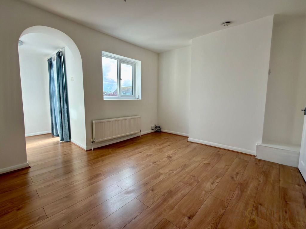 Property photo 1 of 8 Living Room