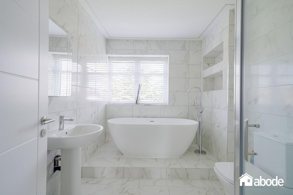 Property photo 2 of 32 7 Holy Close-16.Jpg