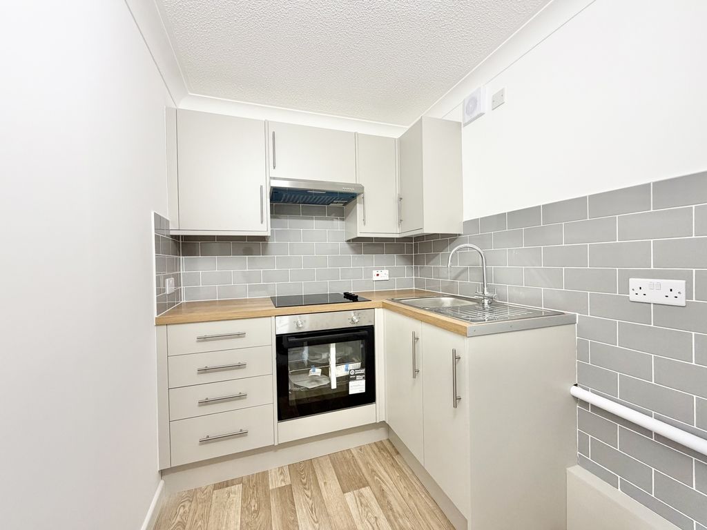 Property photo 3 of 12 Photo 7