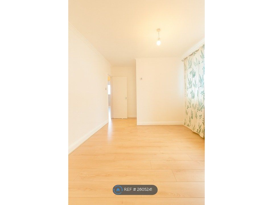 Property photo 3 of 7 Double Bedroom With Ensuite Shower