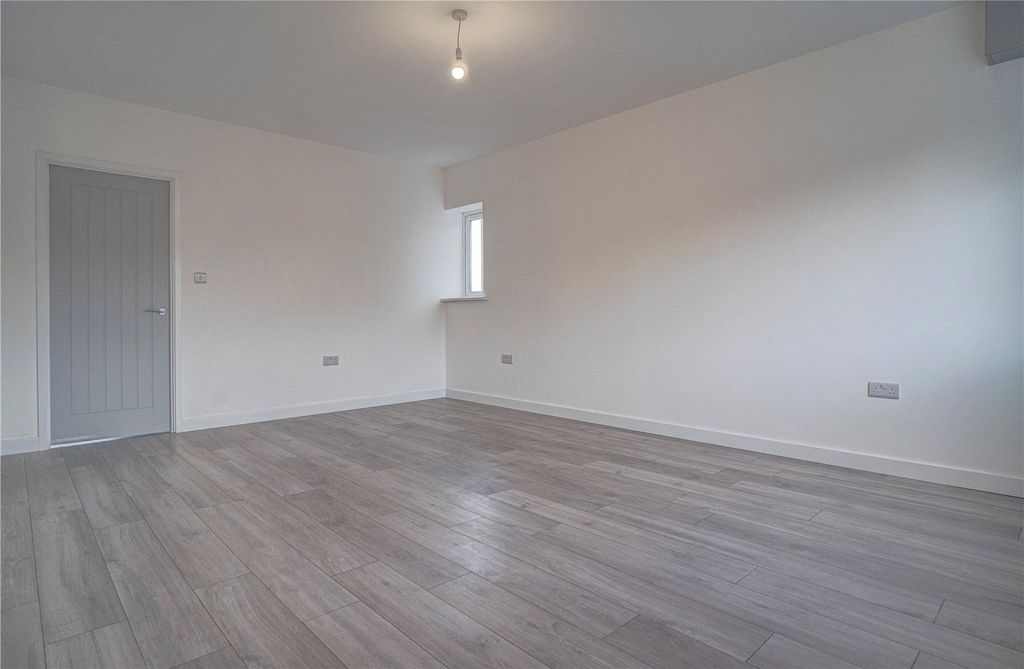 Property photo 2 of 9 Picture No. 01