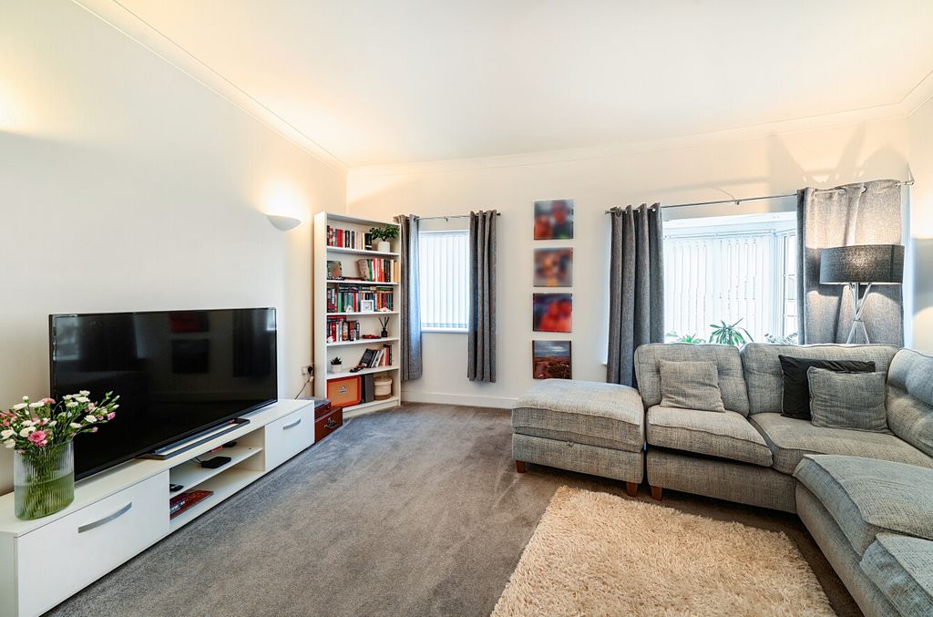 Property photo 2 of 11 15377703