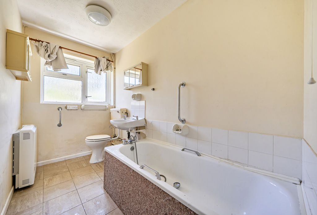 Property photo 3 of 16 1482326-12-6A353c...