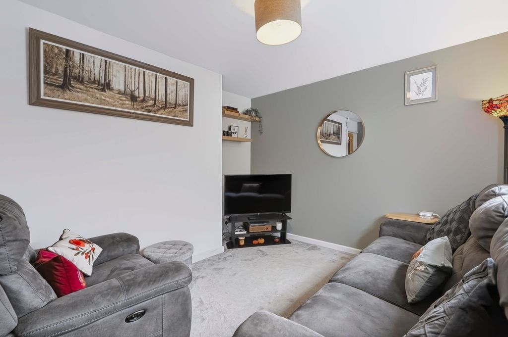 Property photo 3 of 31