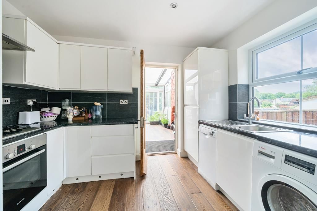 Property photo 2 of 10 Kitchen