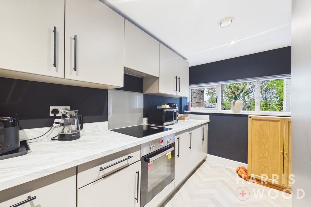 Property photo 2 of 16 5592223