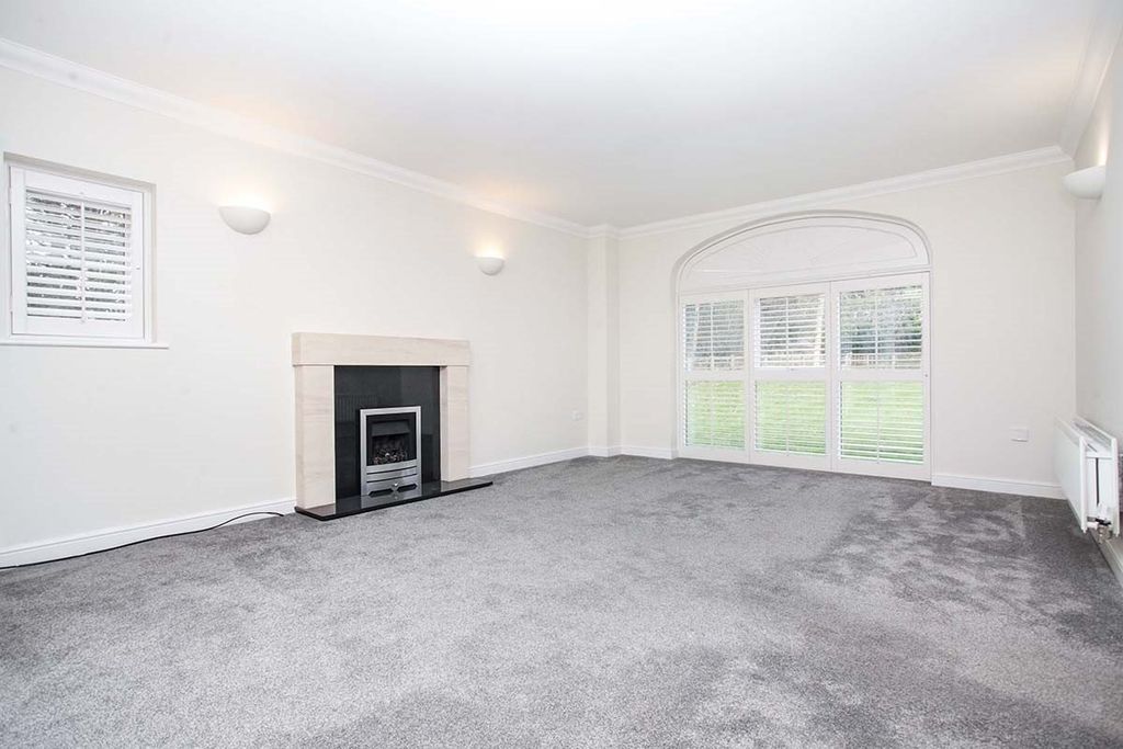 Property photo 2 of 16 Living Room