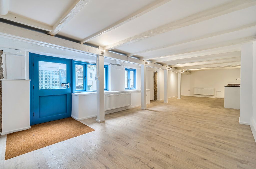 Property photo 2 of 13 1372830-10-68Ff8E...