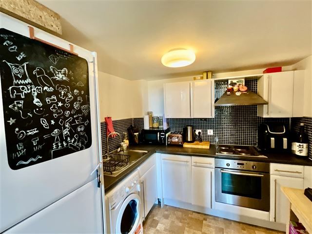 Property photo 3 of 19 Kitchen