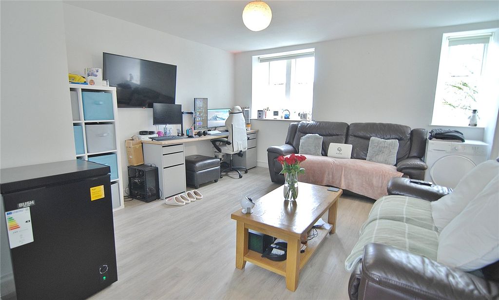 Property photo 2 of 8 Picture No. 14