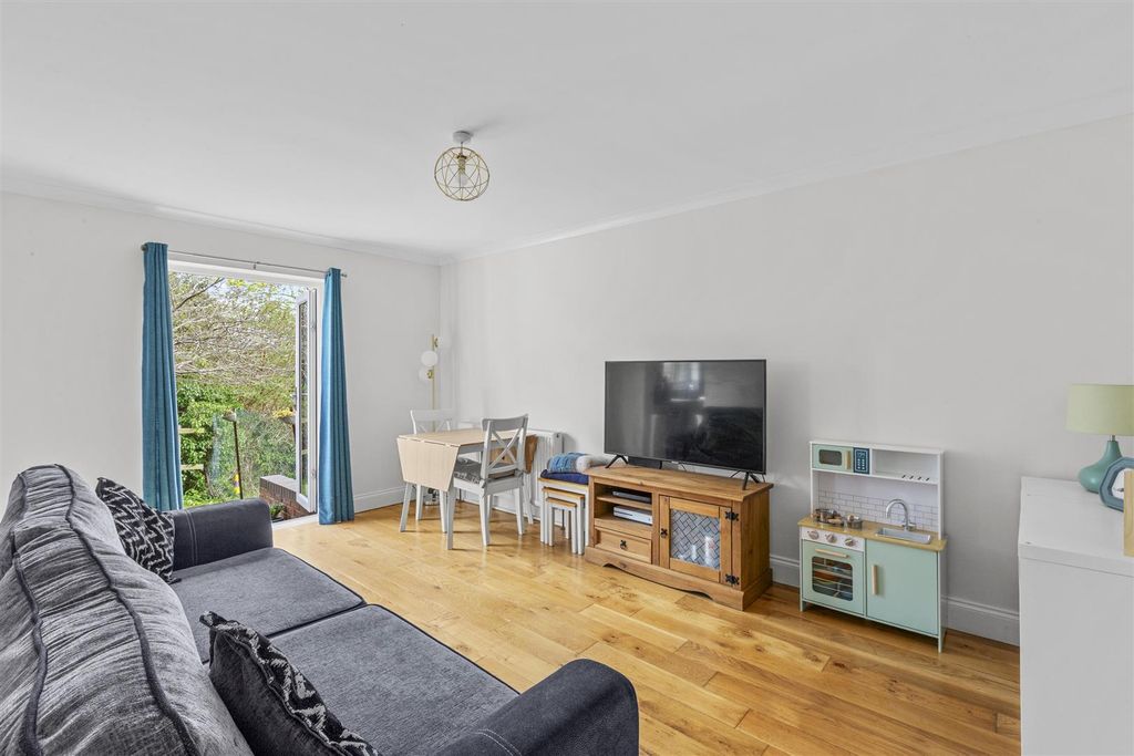 Property photo 3 of 14 1 Windrush Court, Hp13 7Ul-5.Jpg