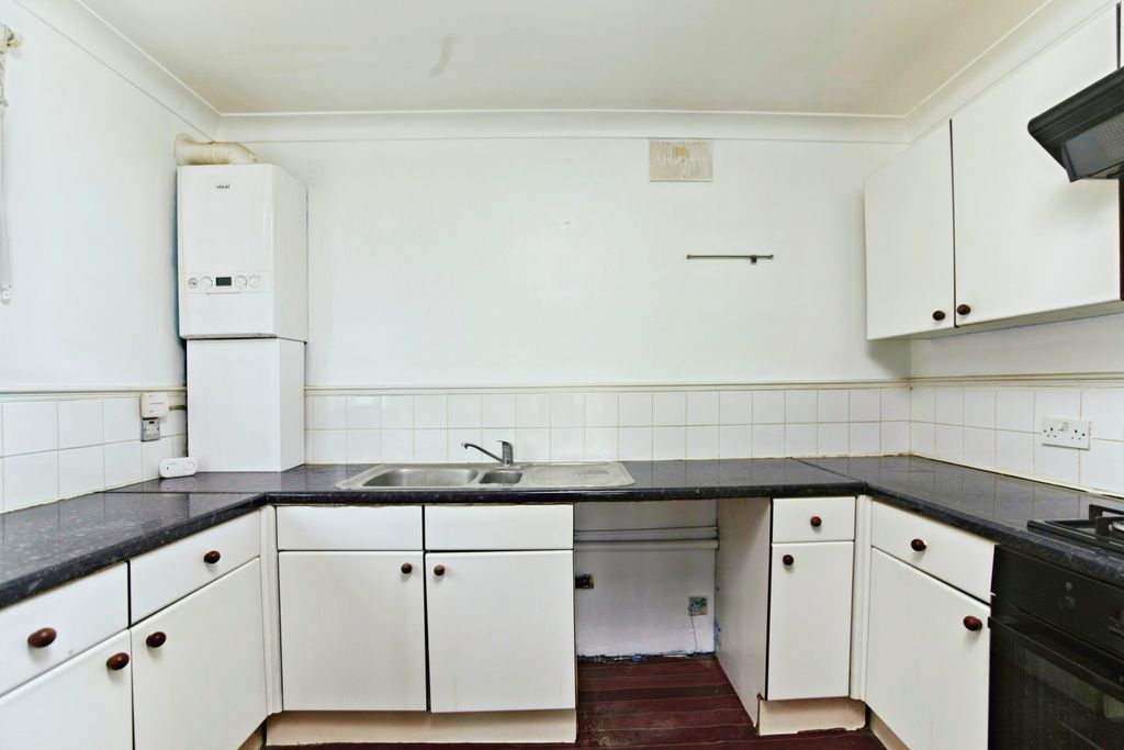 Property photo 2 of 17 Kitchen