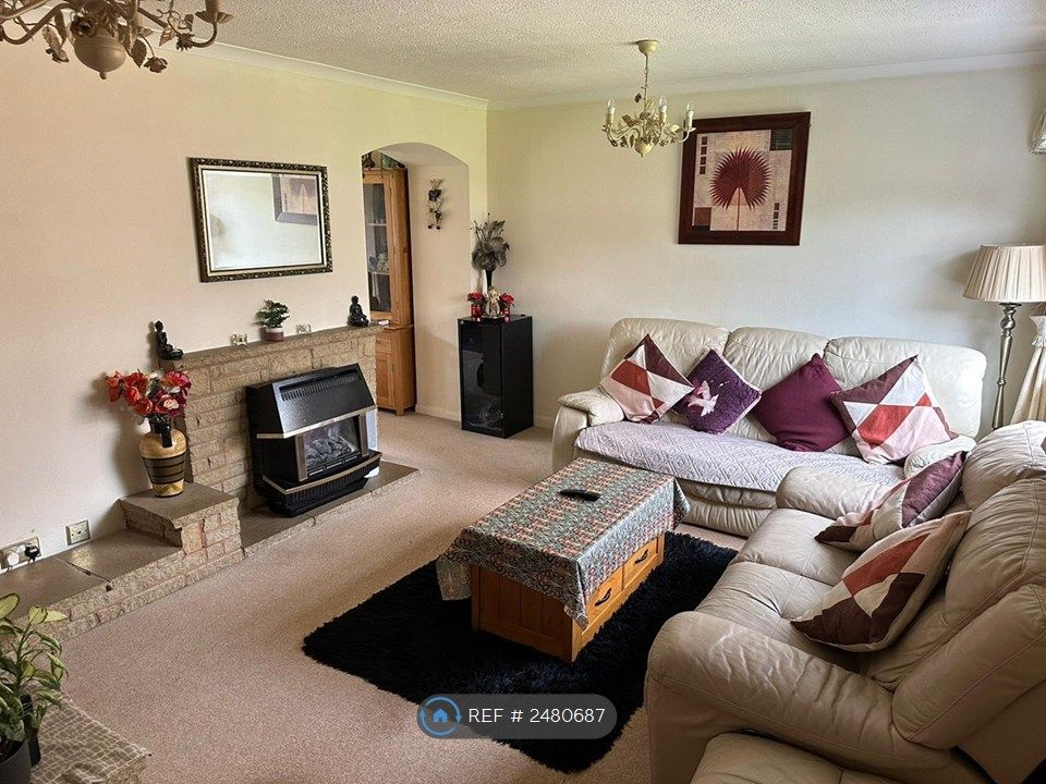 Property photo 3 of 16 Lounge