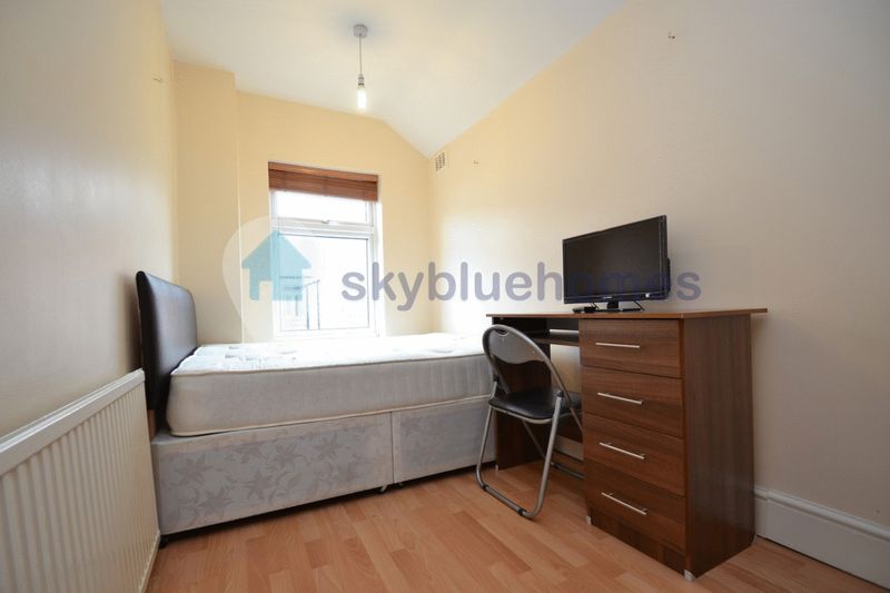 Property photo 3 of 6 Photo 5