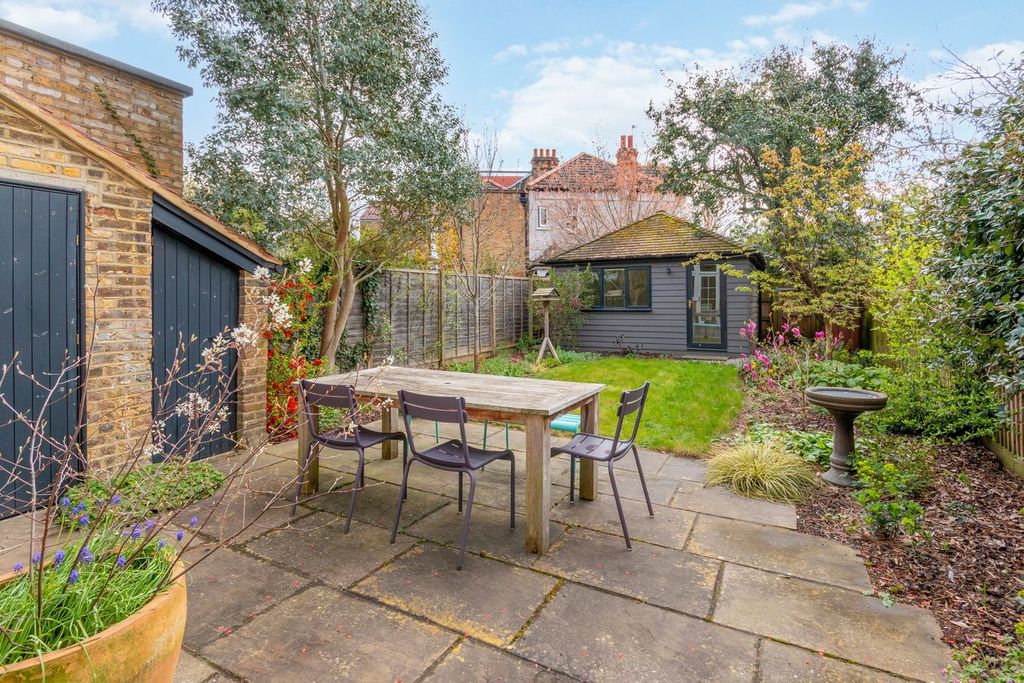 Property photo 3 of 16