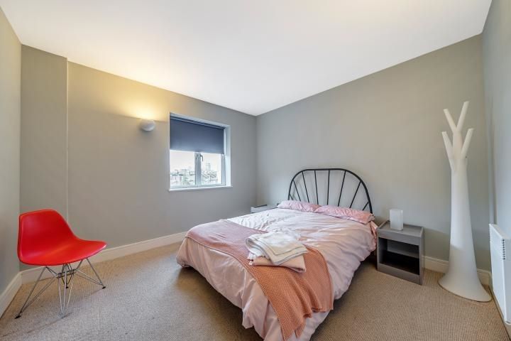 Property photo 3 of 9 Bed 1
