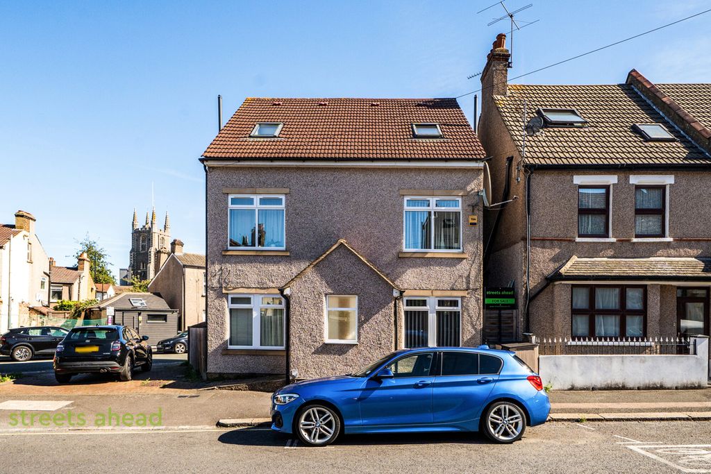 Property photo 1 of 18 0439061B-E2Cf-49A...