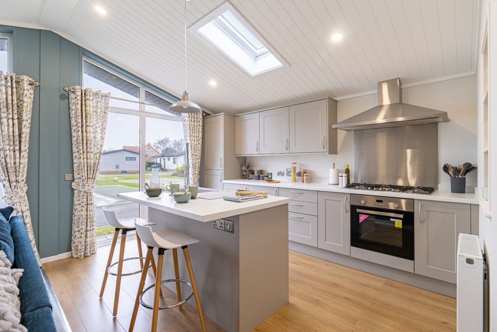 Property photo 2 of 27 4905262