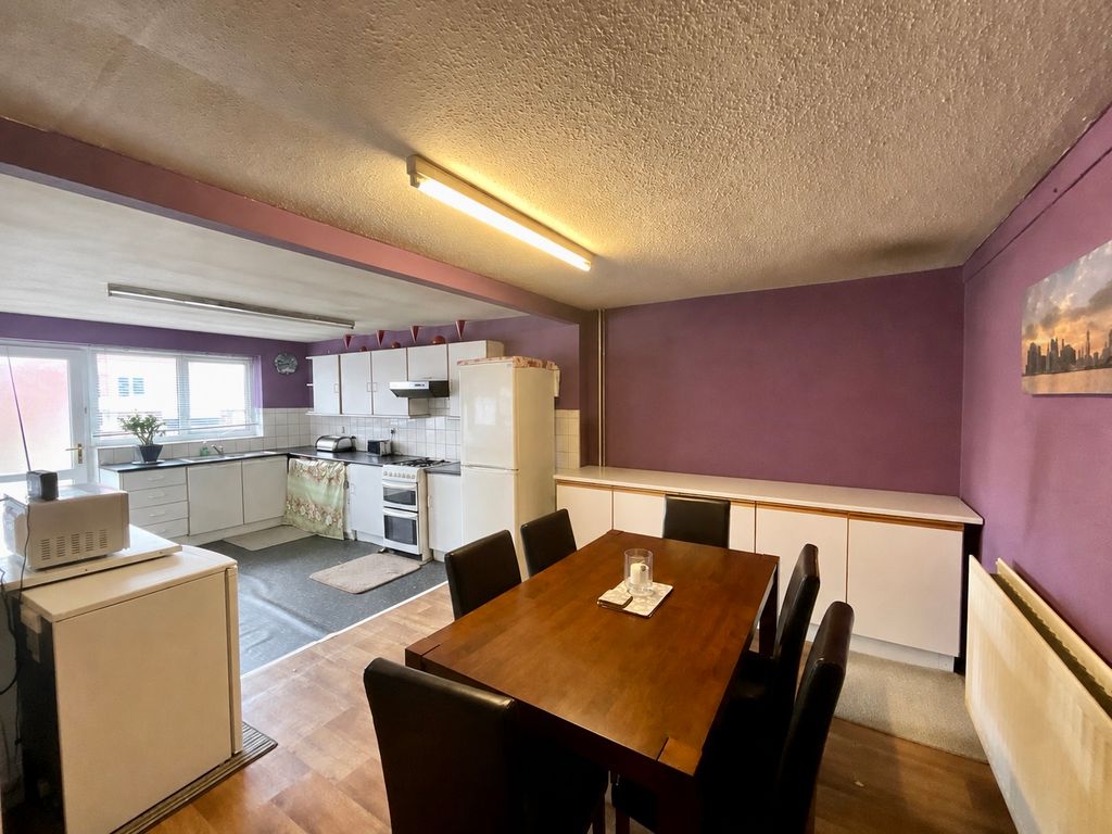 Property photo 3 of 21 Ea6759De-C99F-4621-A176-Feb5B3F93Fdc