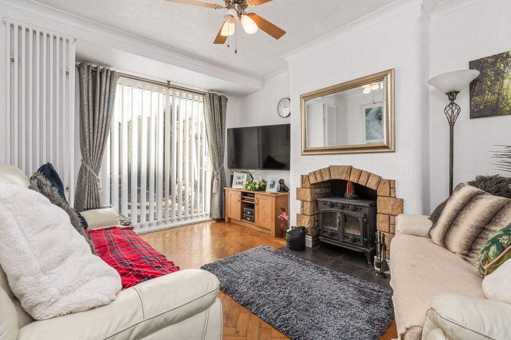 Property photo 2 of 23