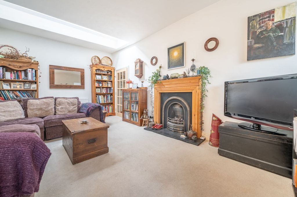 Property photo 3 of 19