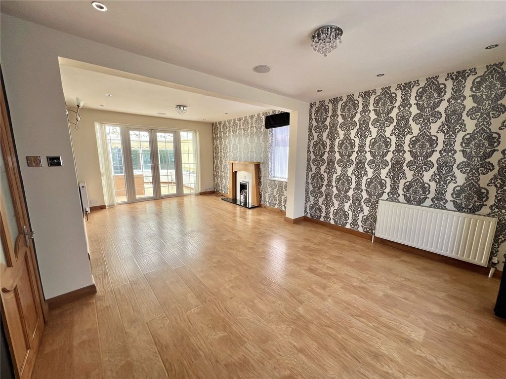 Property photo 2 of 21 Picture No. 15
