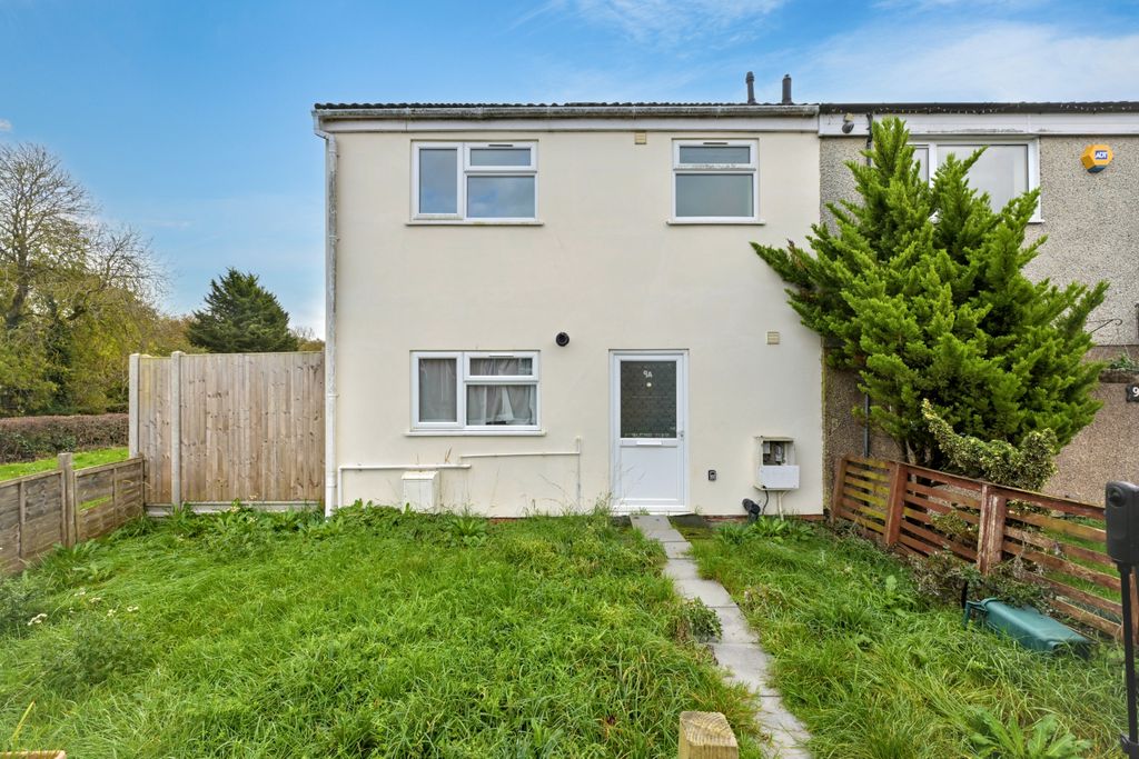 Property photo 1 of 13 9A Fennells, Harlow, Essex, CM19 4Rj