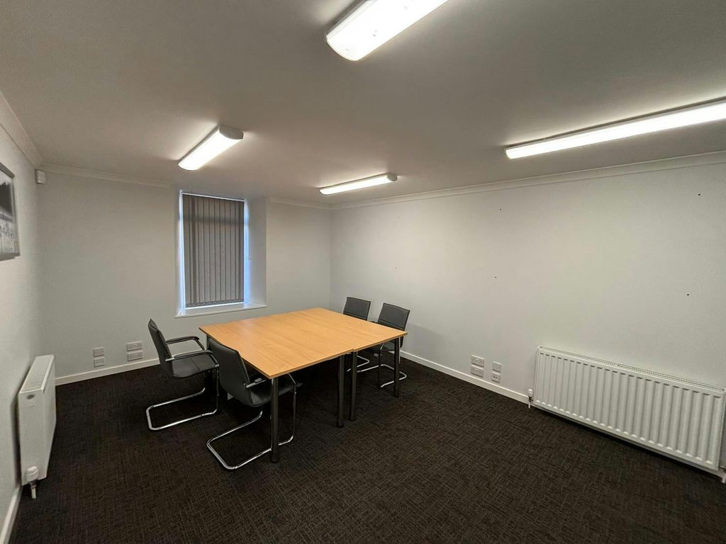 Property photo 2 of 5 70 Back Sneddon Street
