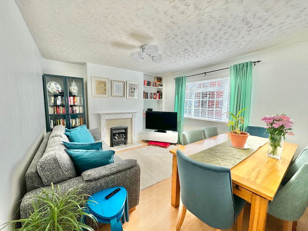 Property photo 3 of 11