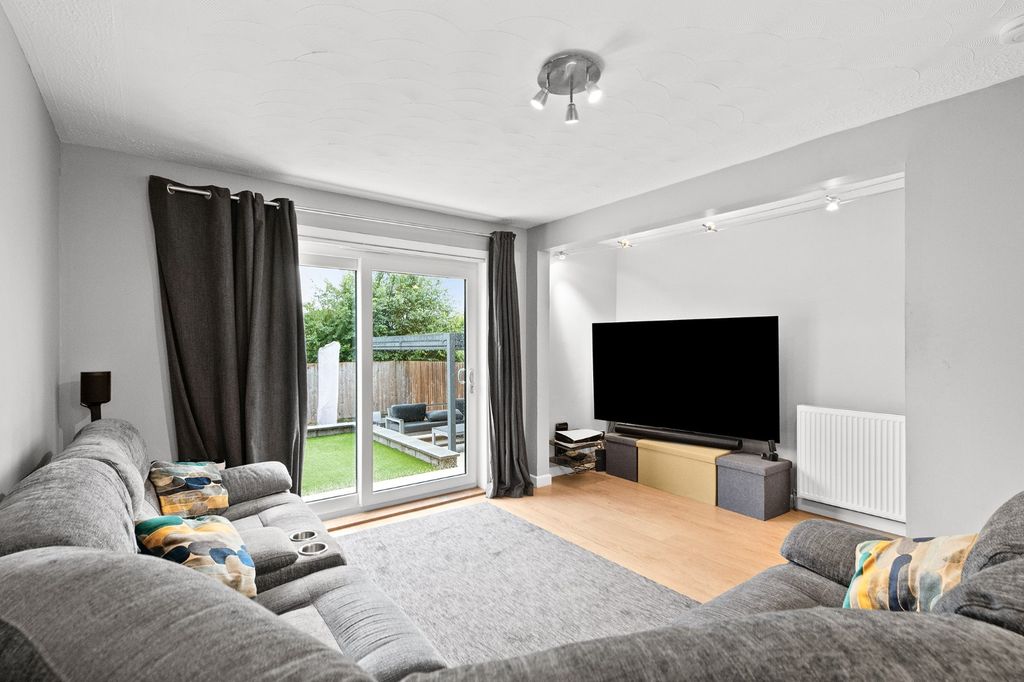 Property photo 2 of 21 5558152