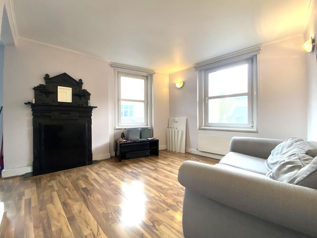 Property photo 3 of 7 Living Room