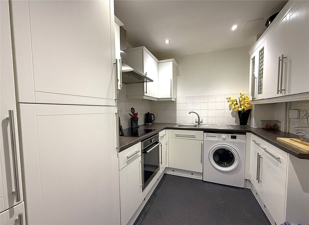 Property photo 3 of 9 Picture No. 21