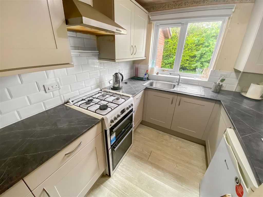Property photo 2 of 5 Kitchen