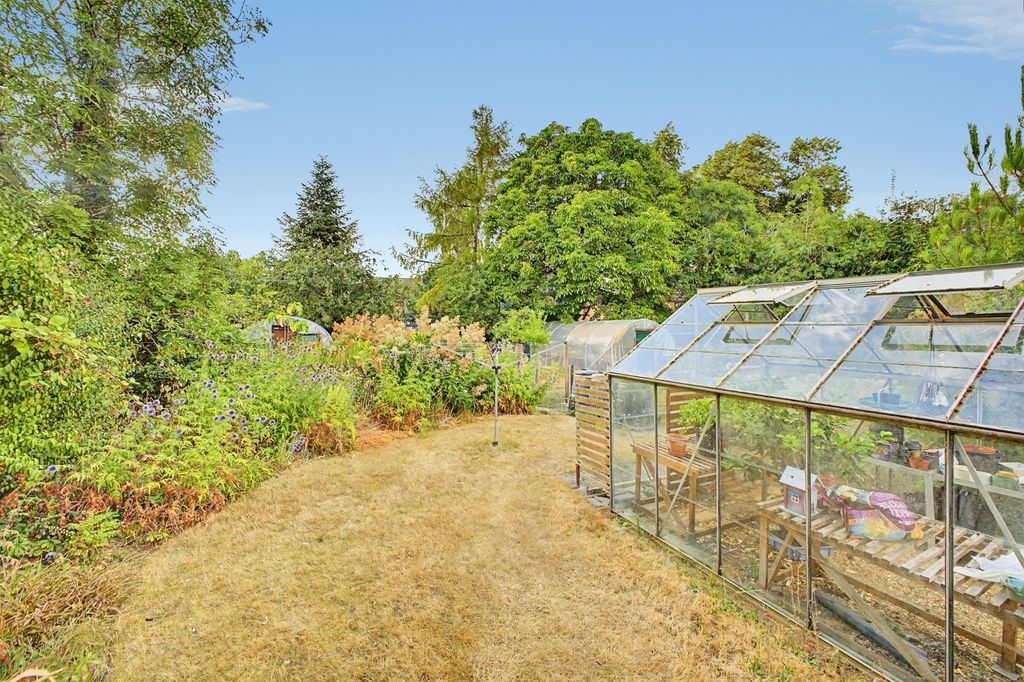 Property photo 3 of 23 Garden2