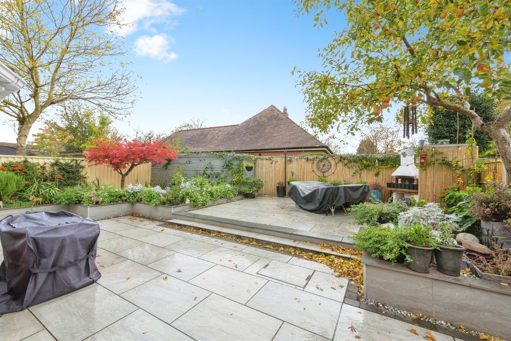 Property photo 2 of 17