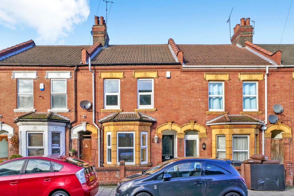 Property photo 2 of 8