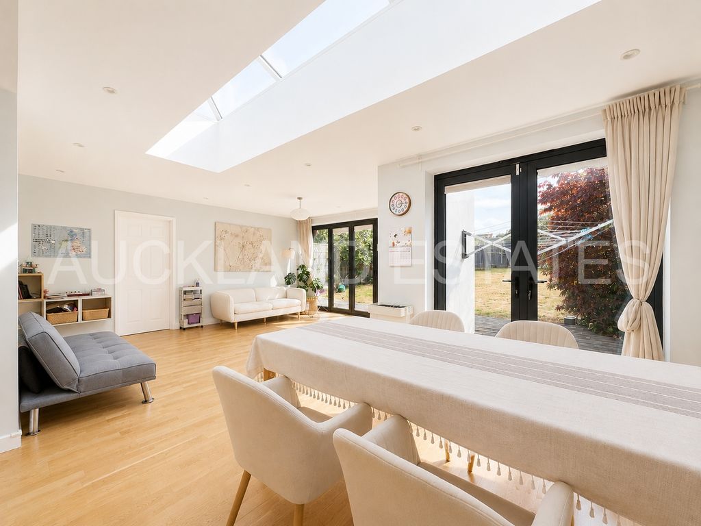 Property photo 2 of 28 Image00022