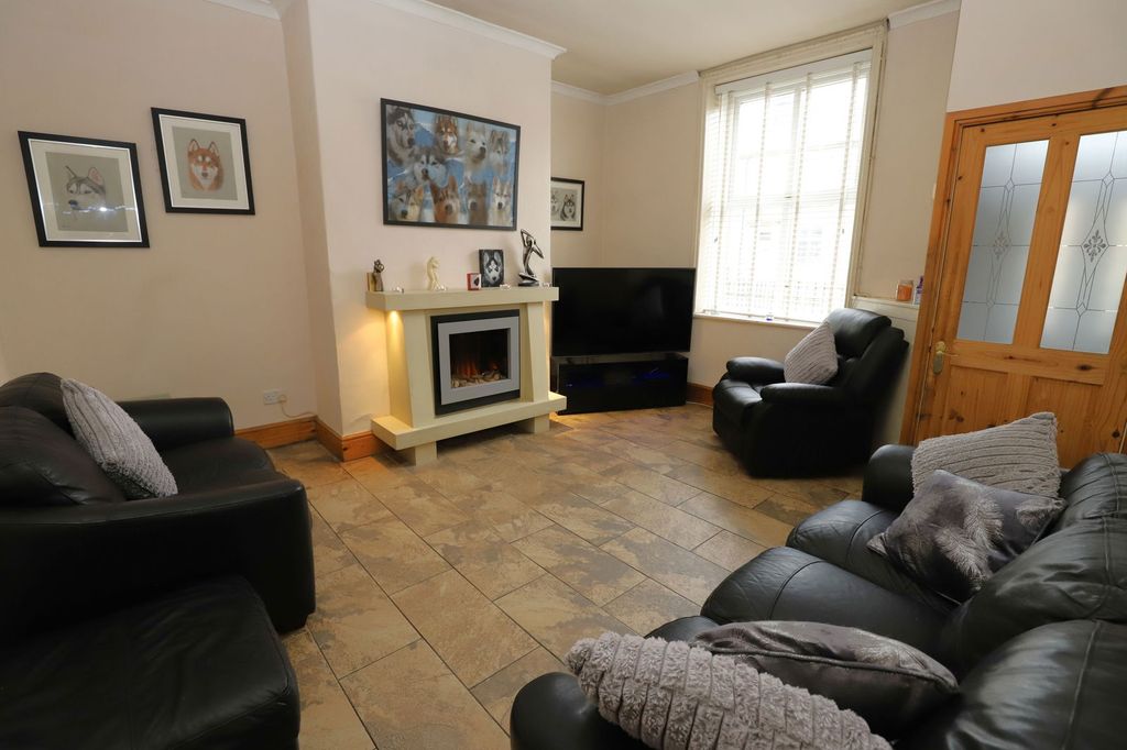 Property photo 2 of 36