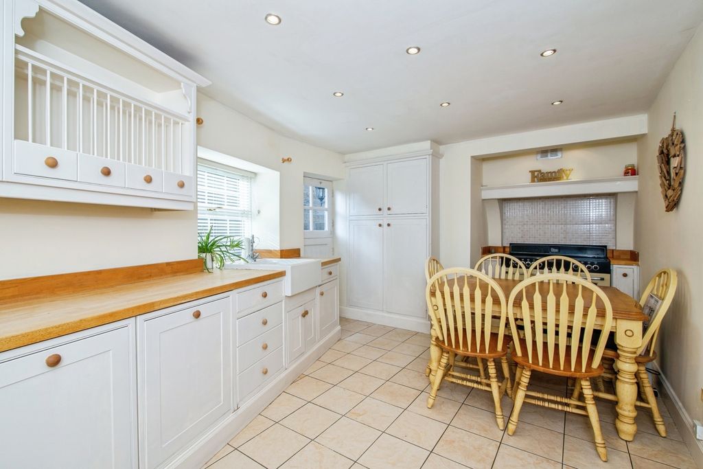 Property photo 2 of 15 Photo