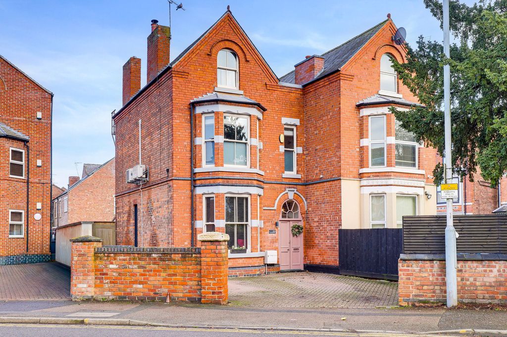 Property photo 1 of 30