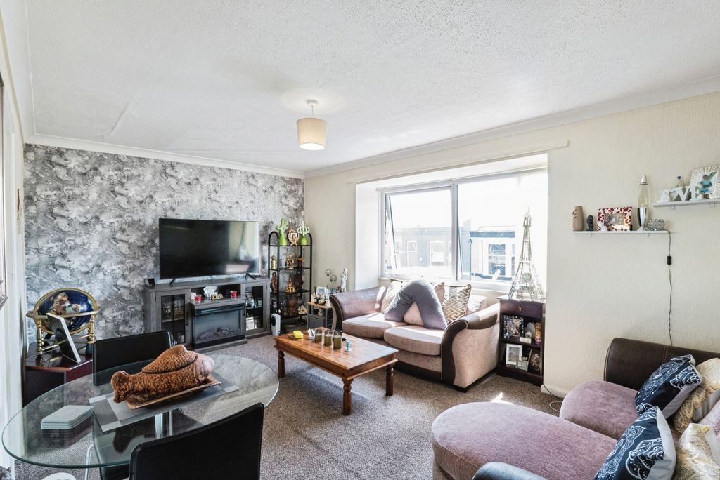 Property photo 2 of 12 Pbox-Img.Jpg