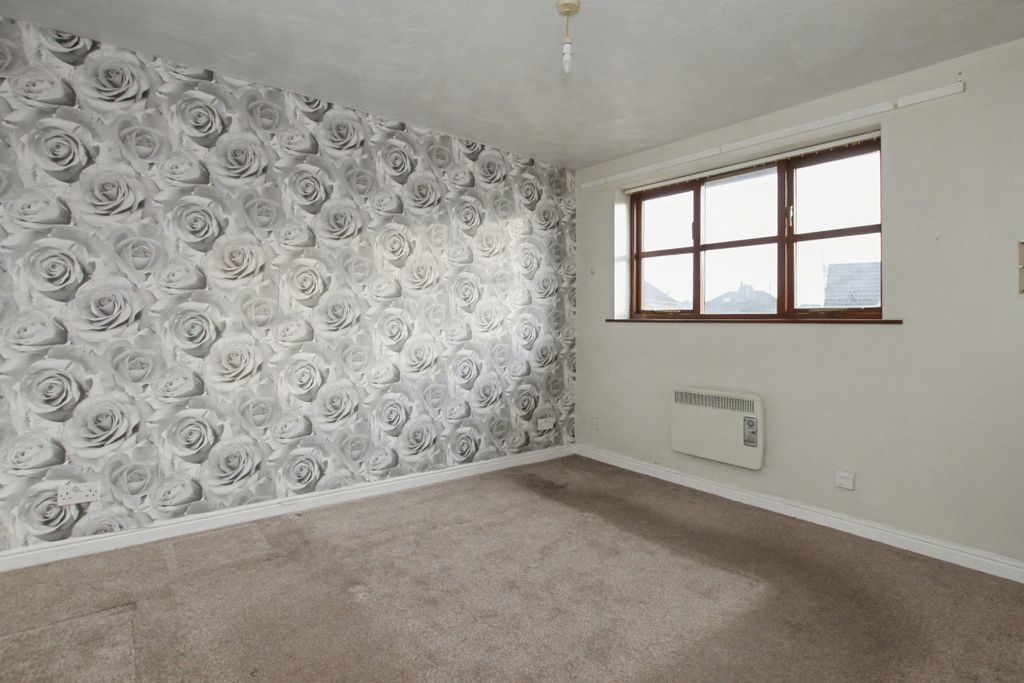 Property photo 2 of 13 16 Bellingham Grove, Hanley, Stoke-On-Trent, Staffordshire, St1 6Ux