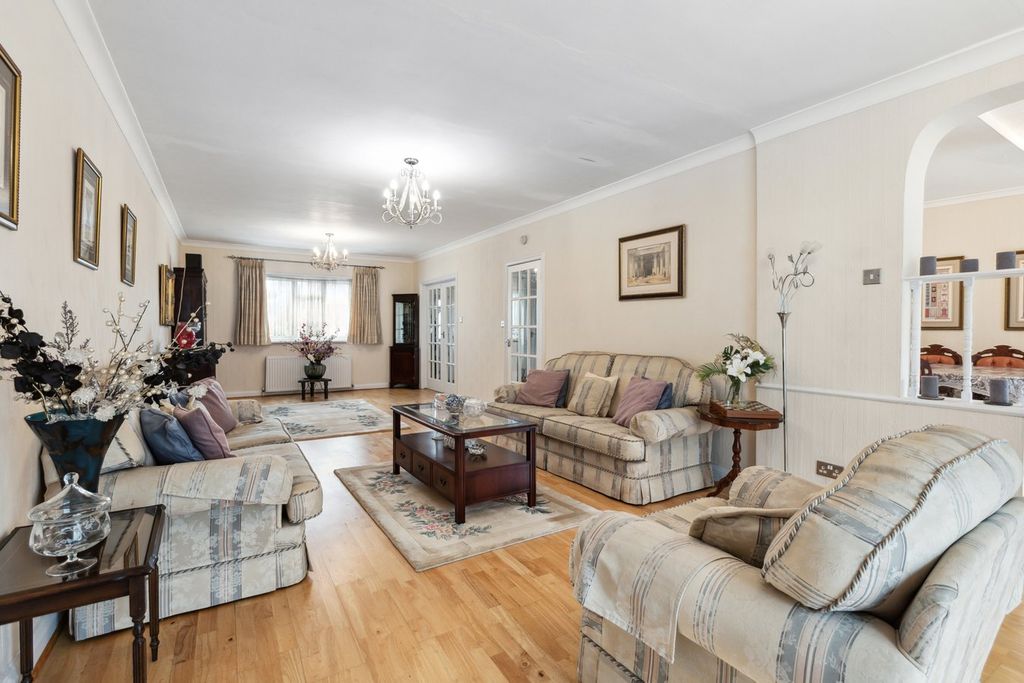 Property photo 2 of 35