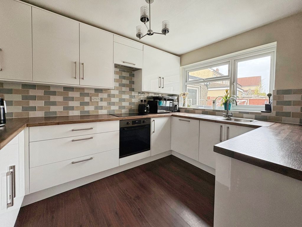 Property photo 3 of 23 Kitchen