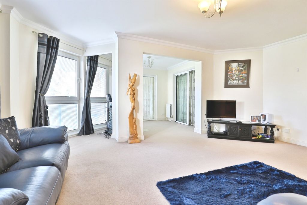 Property photo 2 of 20