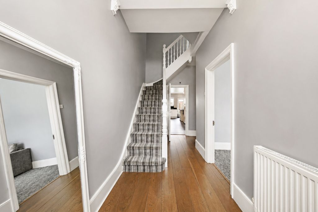 Property photo 2 of 15 Entrance