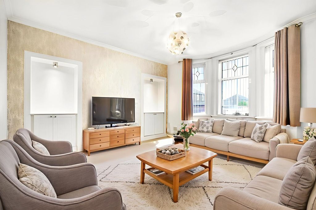 Property photo 2 of 23