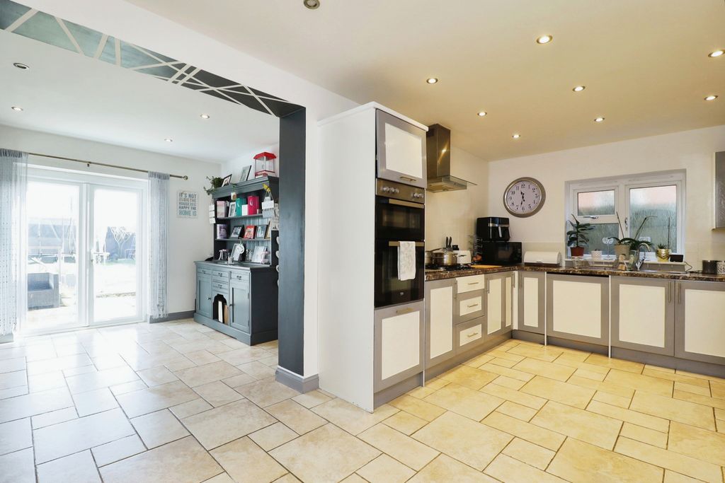 Property photo 3 of 14 Kitchen