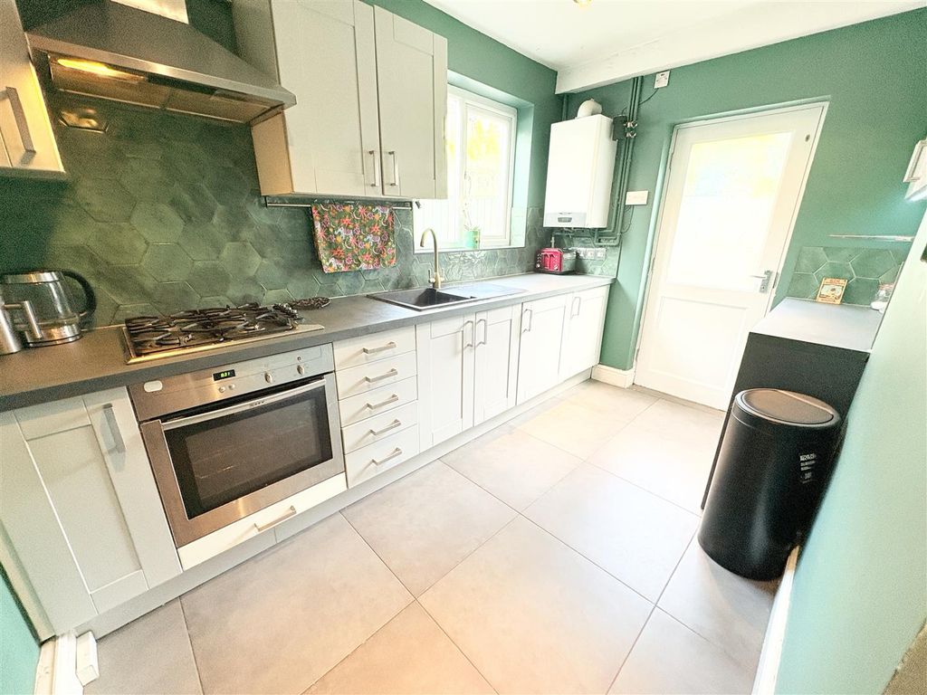 Property photo 2 of 18 Kitchen