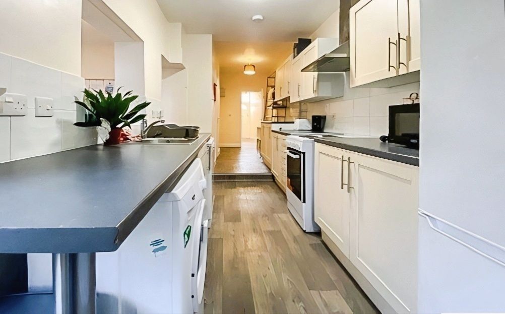 Property photo 2 of 10 Kitchen Shot